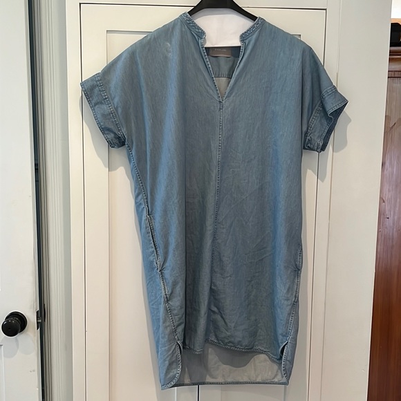 Everlane Splitneck Denim Smock Jean Dress in Light Washed Blue - Picture 2 of 6